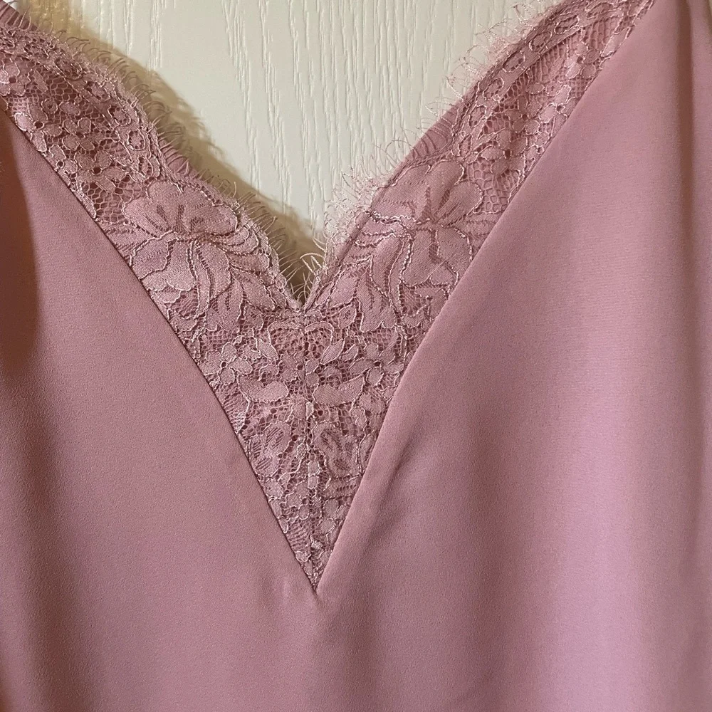 Socialite Blush Lace V Neck Cami - Picture 4 of 6